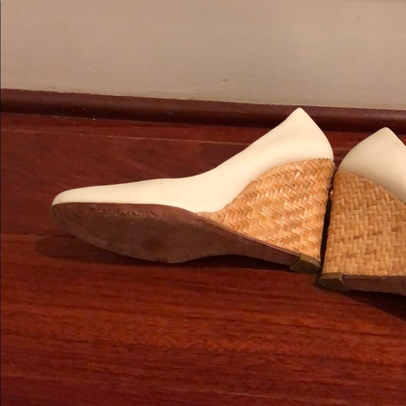 BCBG MAX AZRIA white shoes size 7.5 - Picture 4 of 8